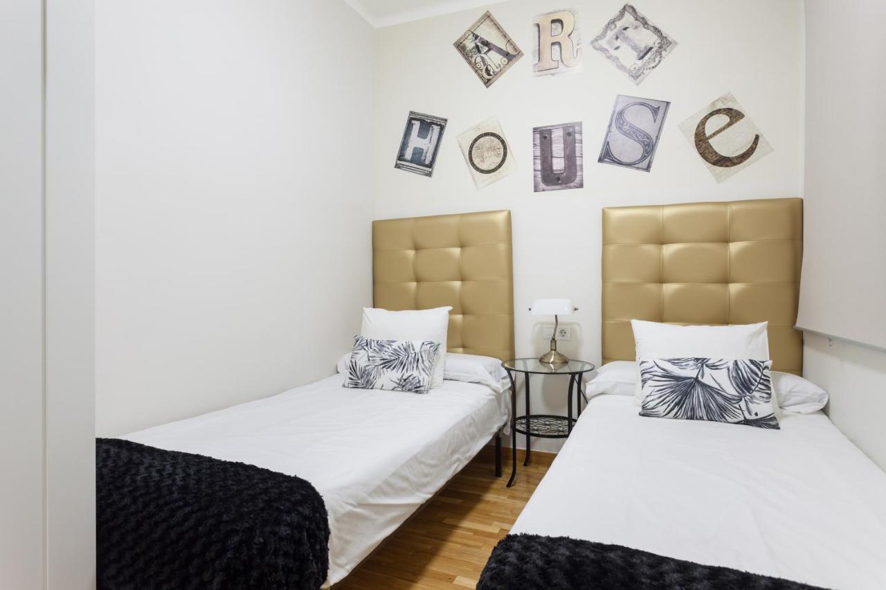 Art House Fira Apartments บาร์เซโลนา ภายนอก รูปภาพ